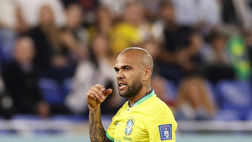 « Le football il est resté dehors, ici je suis… », les tristes mots de Dani Alves depuis sa cellule