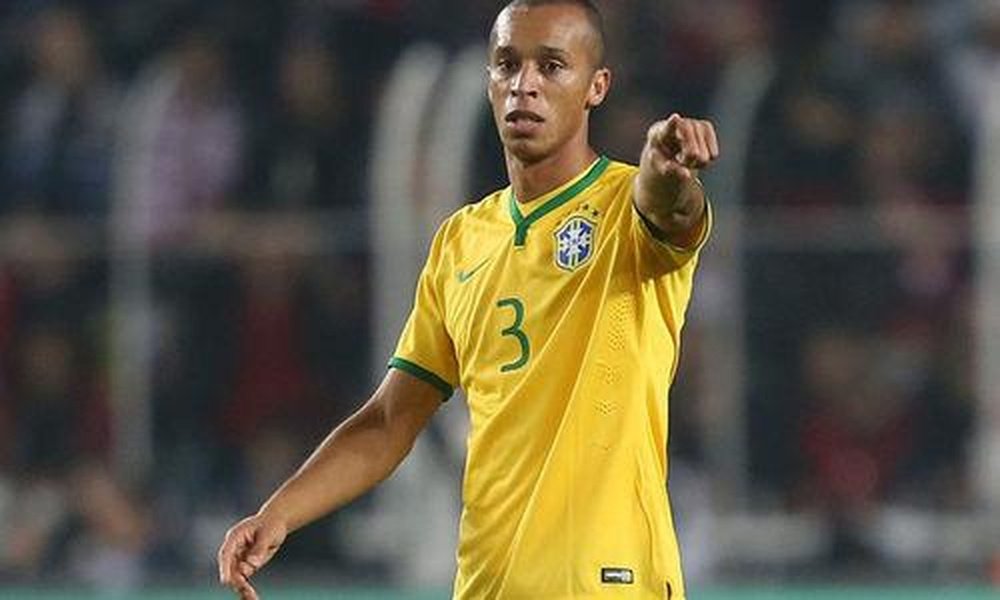 joao miranda en un partido con brasil twitter