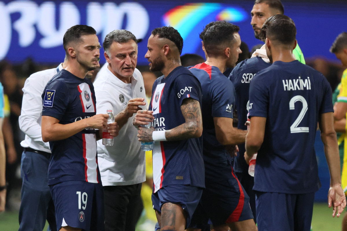 1528786 l entraineur du psg christophe galtier au milieu de pablo sarabia et neymar lors du match de la finale du trophee des champions au bloomfield stadium a tel aviv le 31 juillet 2022