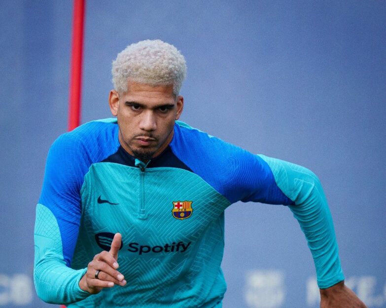 FC Barcelone : Xavi annonce une bonne nouvelle pour Ronald Araujo et Pedri 2 Ronald Araujo training e1671528591776