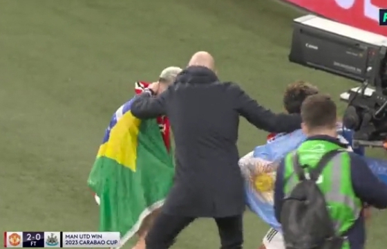 Fin de la disette, Ten Hag danse et enflamme Wembley après le sacre de Man United (VIDÉO)