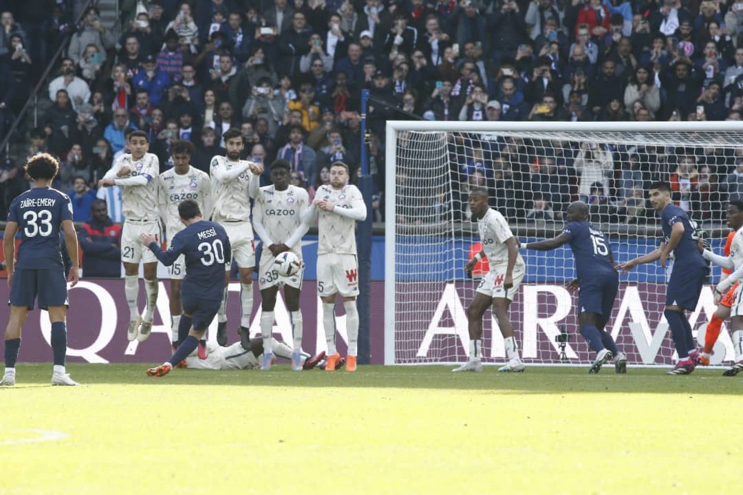 Les folles réactions d’Antonella et de Galtier après le but salvateur de Messi (PHOTOS)