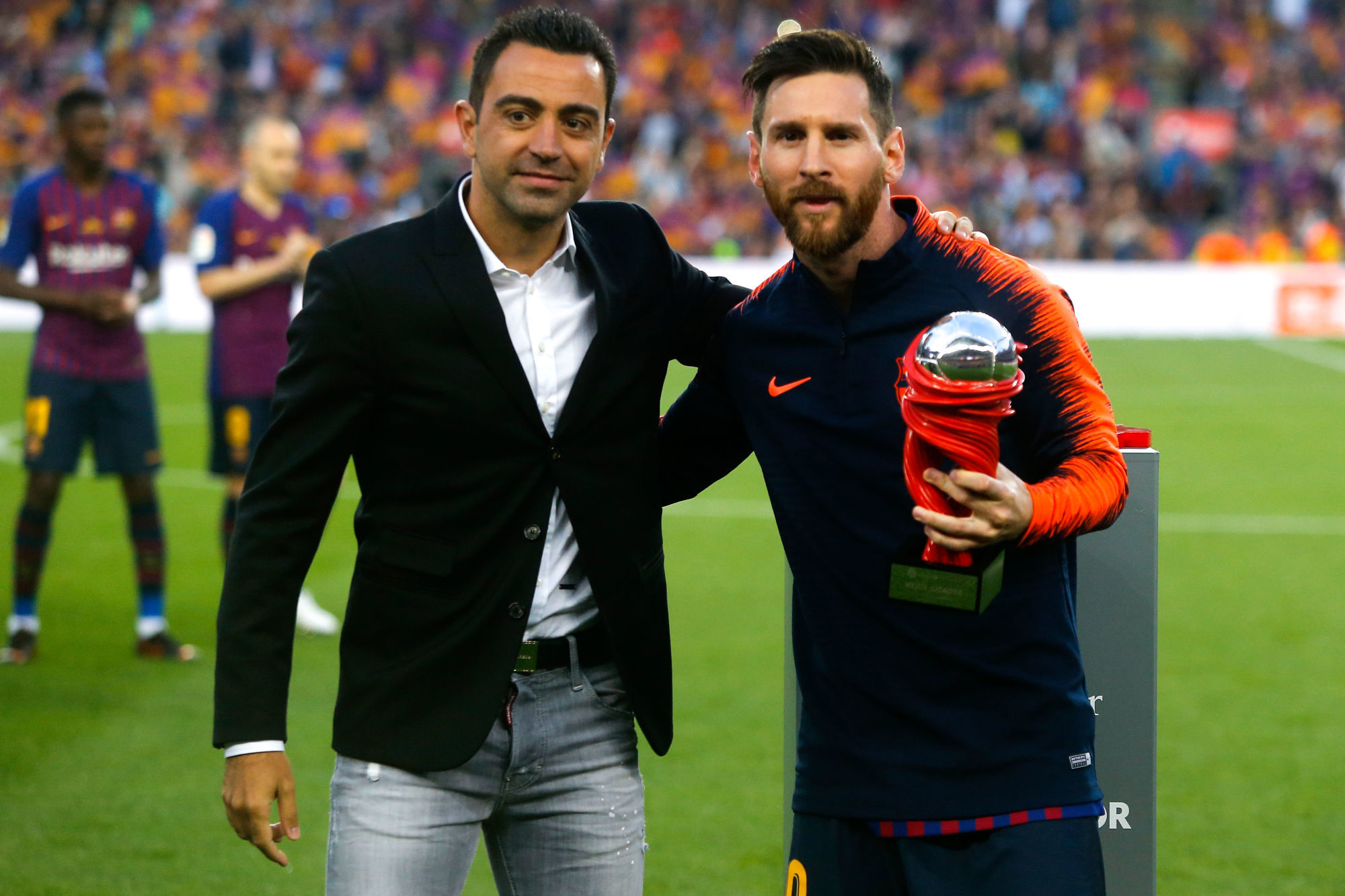 Retour au Barça, Xavi compare Lionel Messi à Michael Jordan