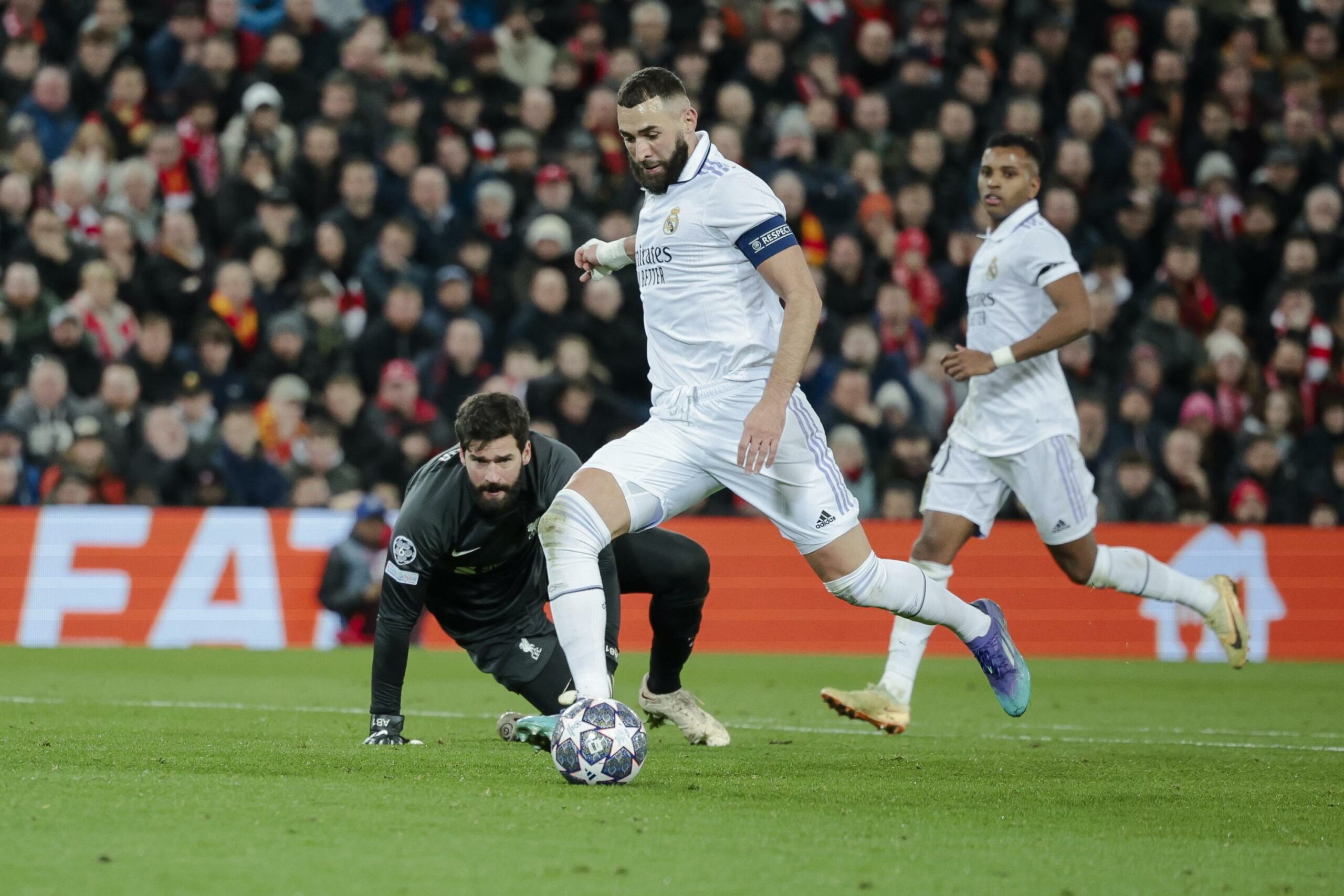 Real Madrid : Karim Benzema égale un record de Lionel Messi