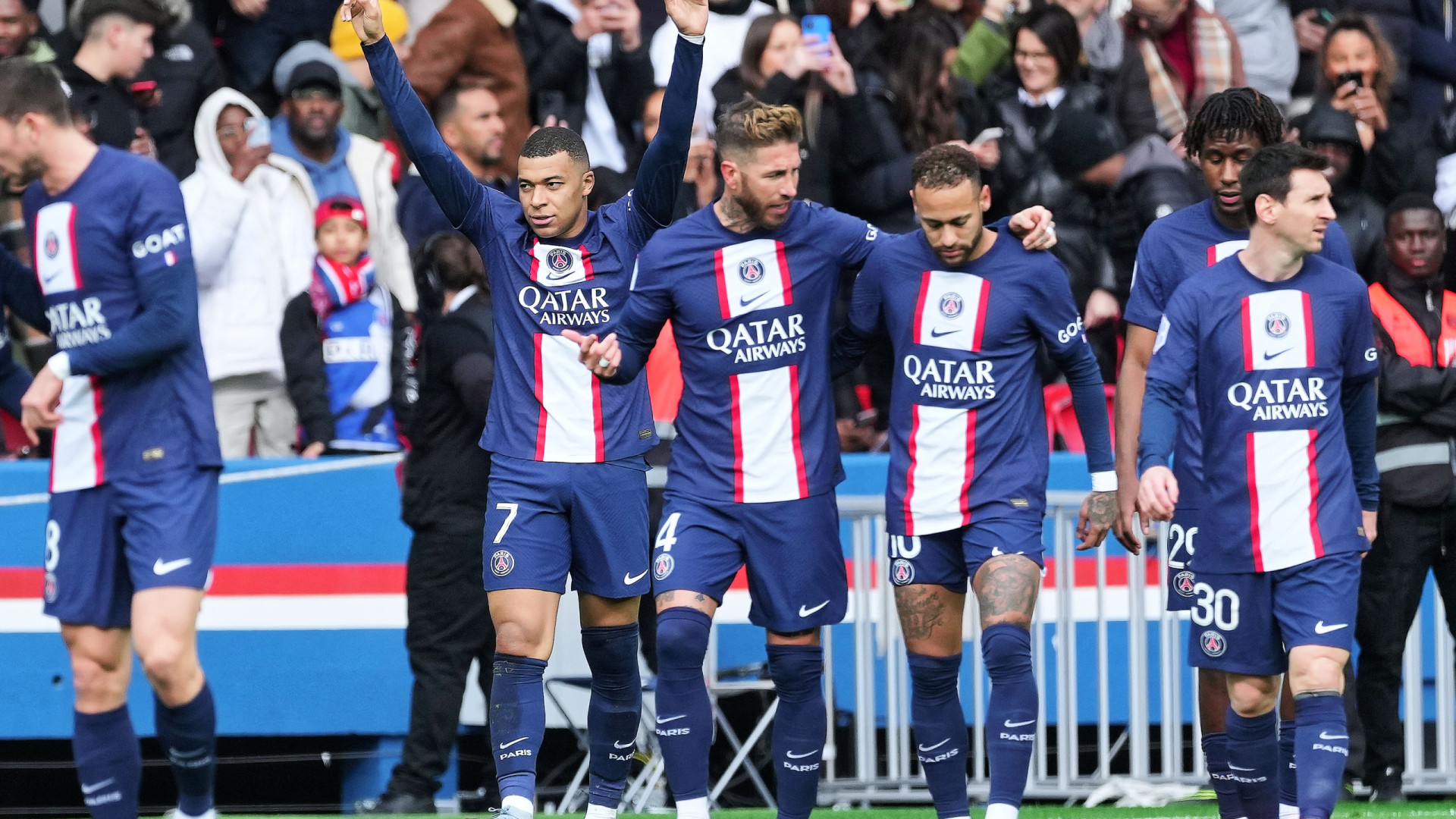 Porté par Mbappé et Messi, le PSG arrache la victoire face à Lille