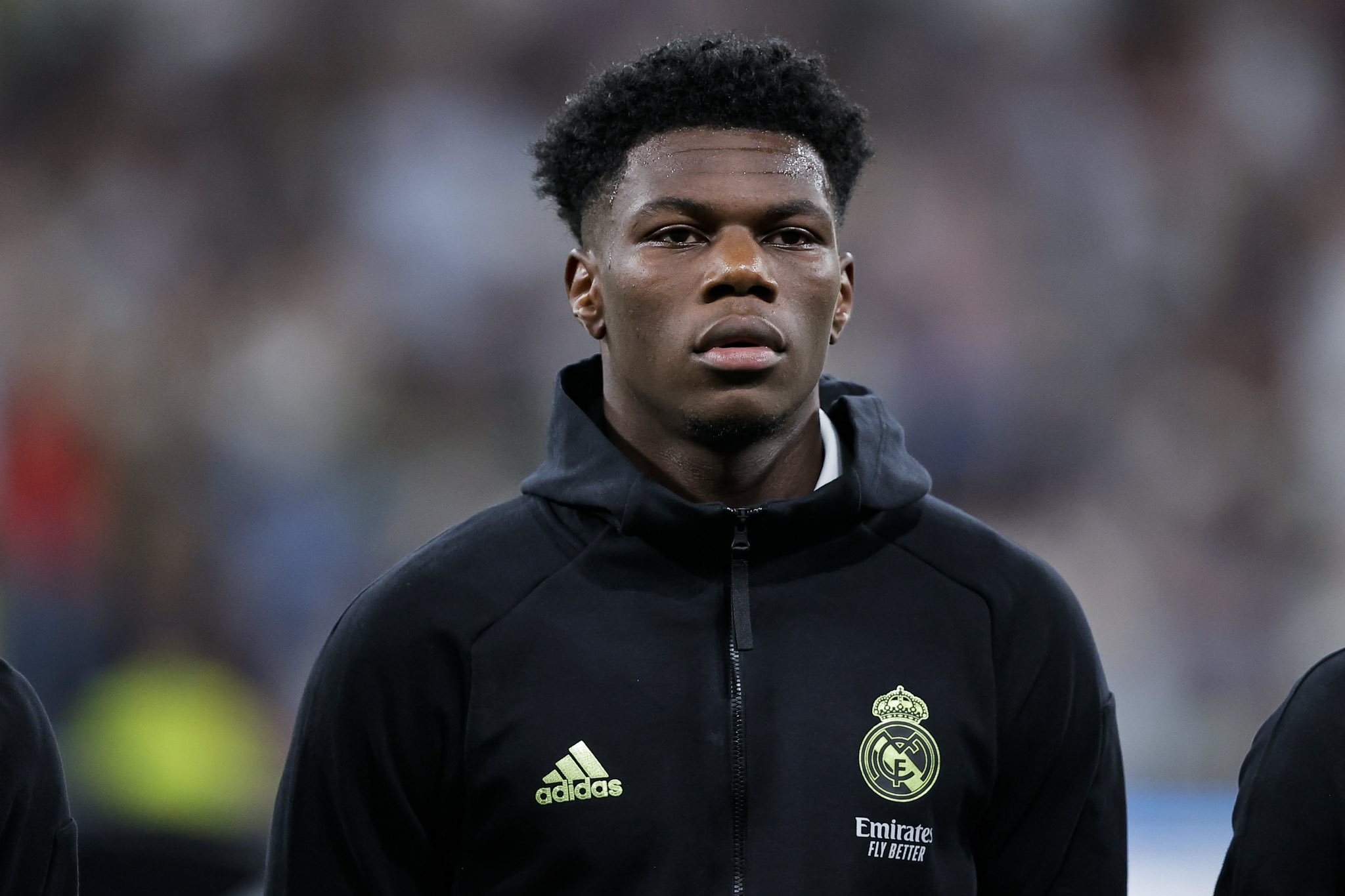 Tchouaméni sur le banc pour le Clasico, les fans crient au scandal : « C’est de la corruption »