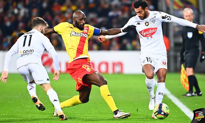 Ligue 1 : Avec un Lois Openda exceptionnel, Lens étrille Angers et repasse devant Marseille au classement