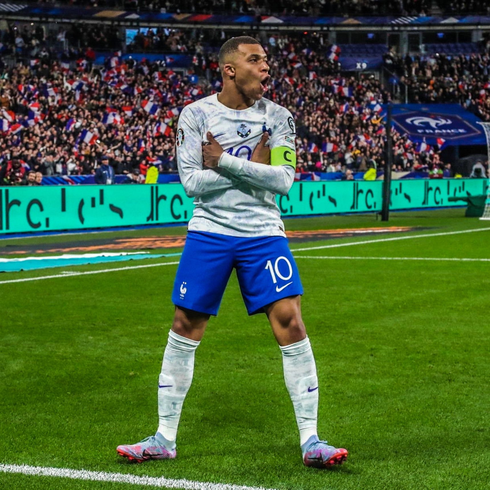 EDF : Fabuleux, Kylian Mbappé surclasse déjà Karim Benzema chez les bleus !