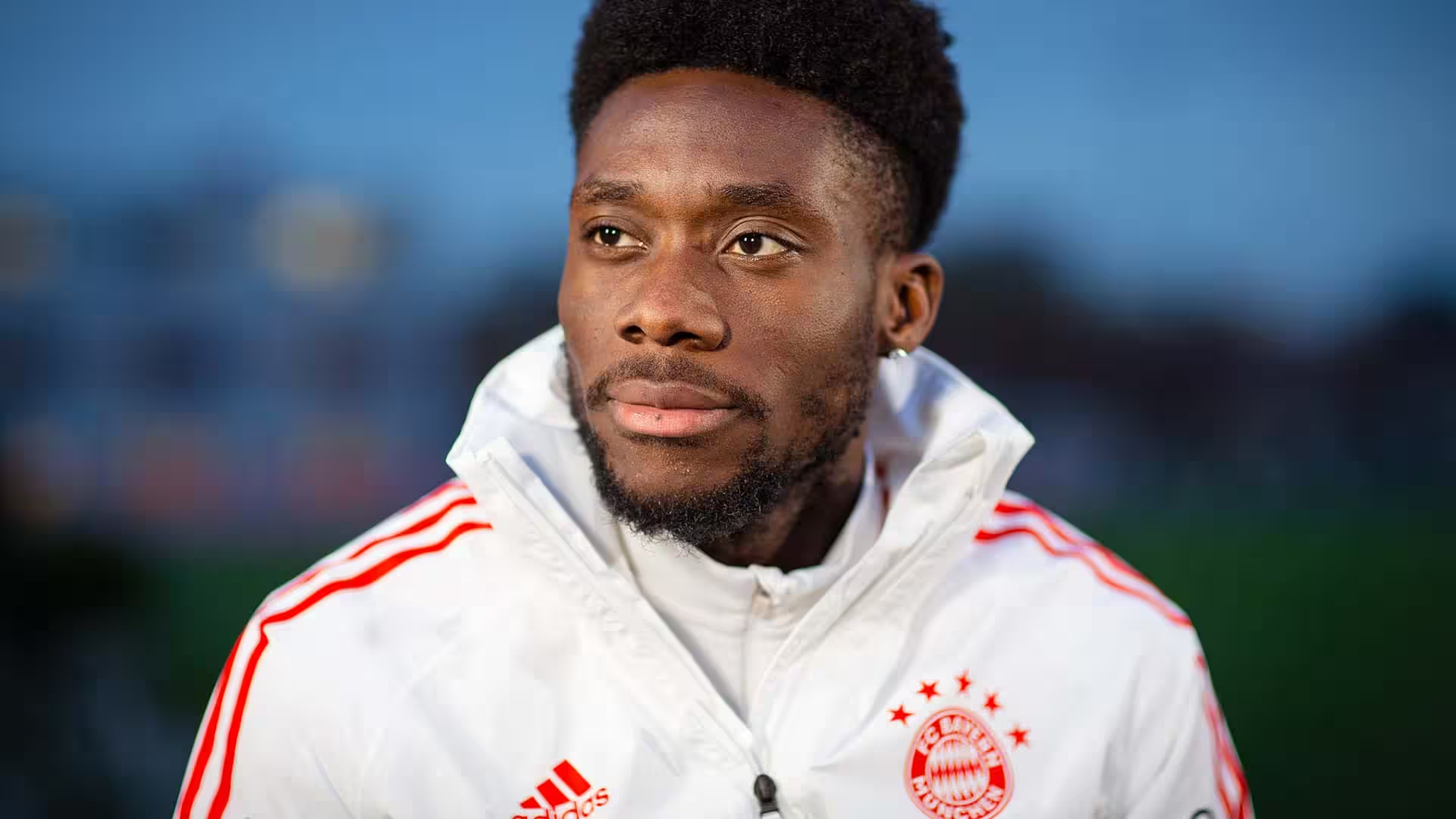 Alphonso Davies désigne son adversaire le plus coriace