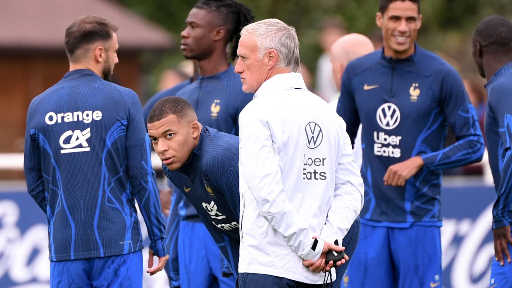 Didier Deschamps avec Jonathan Clauss Kylian Mbappe Eduardo Camavinga et Raphael Varane en septembre 2022 1518526