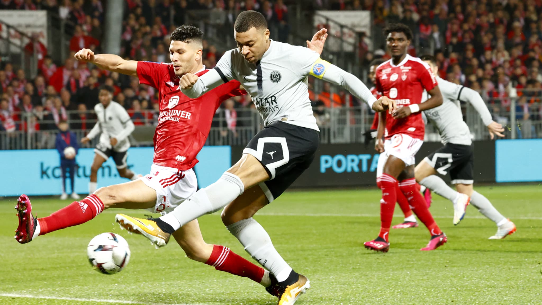 Ligue 1 : Le PSG arrache la victoire sur le terrain de Brest