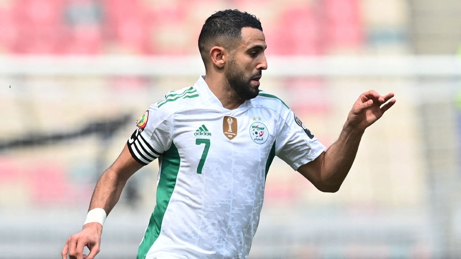 Mahrez est-il le meilleur joueur algérien de tous les temps ? Les abonnés d’Afrique Sports ont décidé