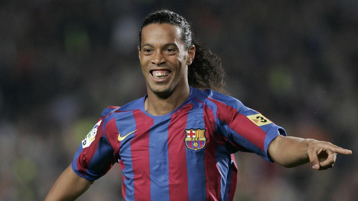 Des légendes du FC Barcelone avec Ronaldinho débarquent en Afrique pour un grand match