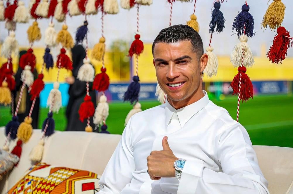 Cristiano Ronaldo reçoit son premier trophée à Al Nassr (PHOTOS)