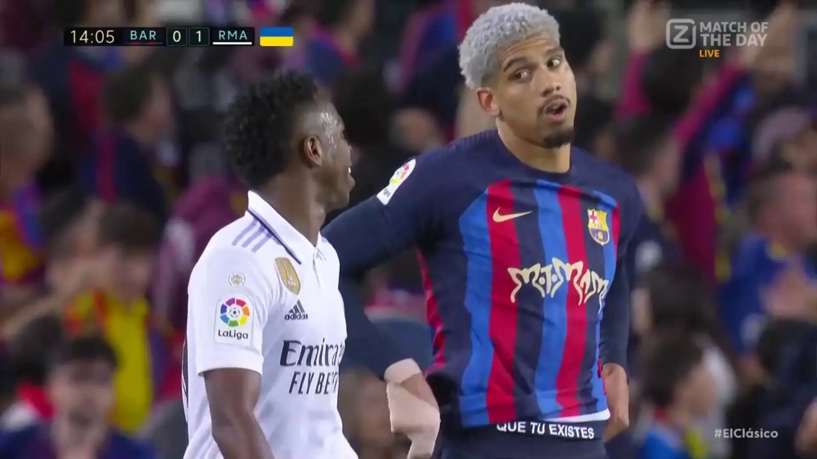 Les mots réconfortants de Vinicius envers Araujo après son CSC lors du Clasico (VIDEO)