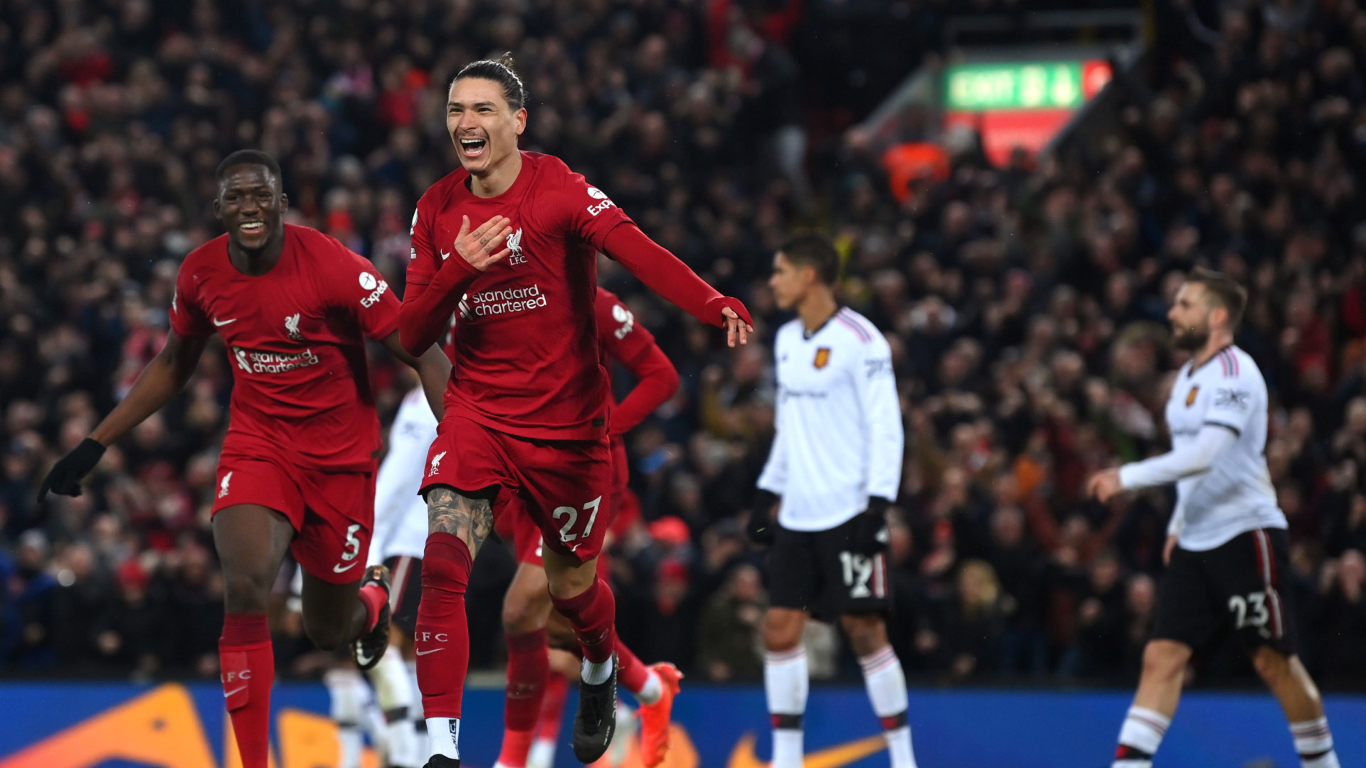 Liverpool ridiculise Man Utd et se relance en Premier League