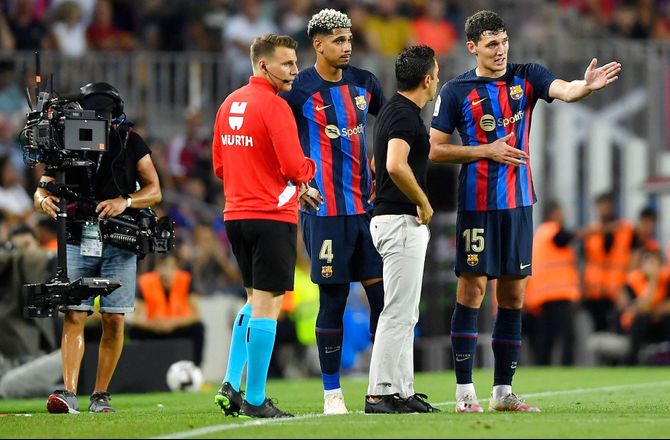 Coup dur au Barça, un taulier de Xavi va manquer le Clasico en Coupe du roi