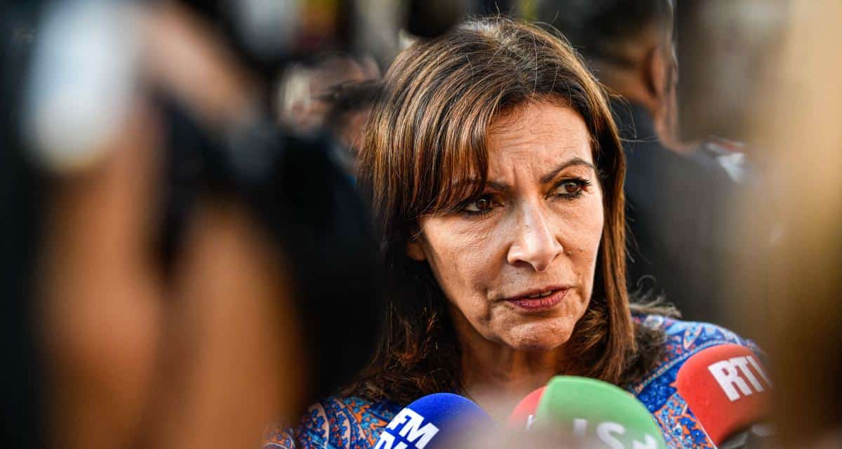 La maire de Paris énervée contre le PSG : « le mot ridicule est celui qui convient »