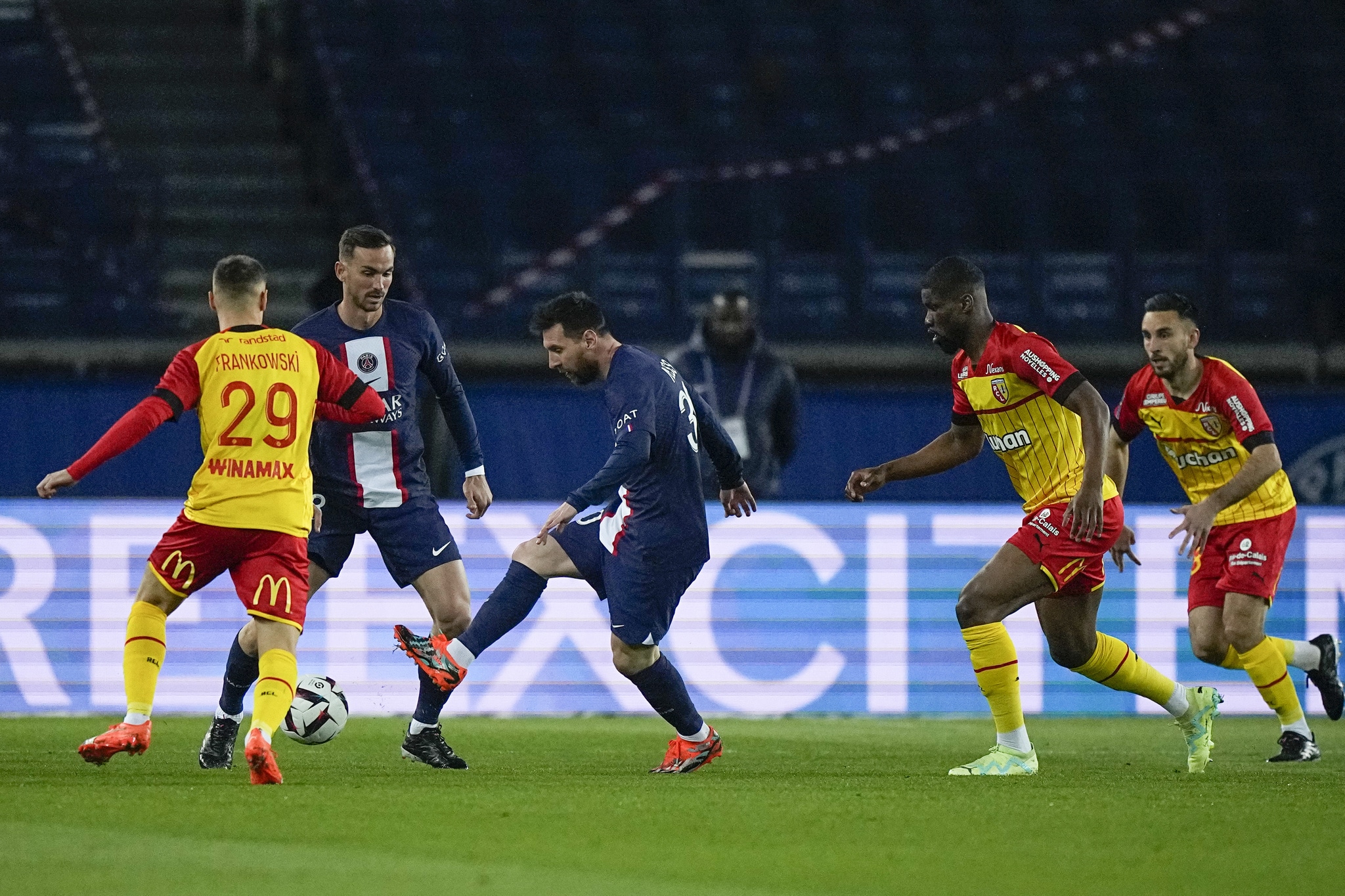 Le PSG s’impose face au RC Lens et creuse l’écart en tête de Ligue 1