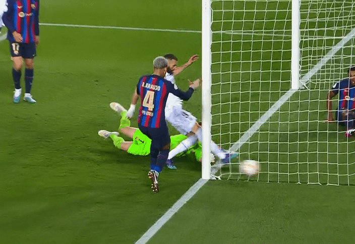 Contre éclair, Benzema lance le Clasico (VIDÉO)