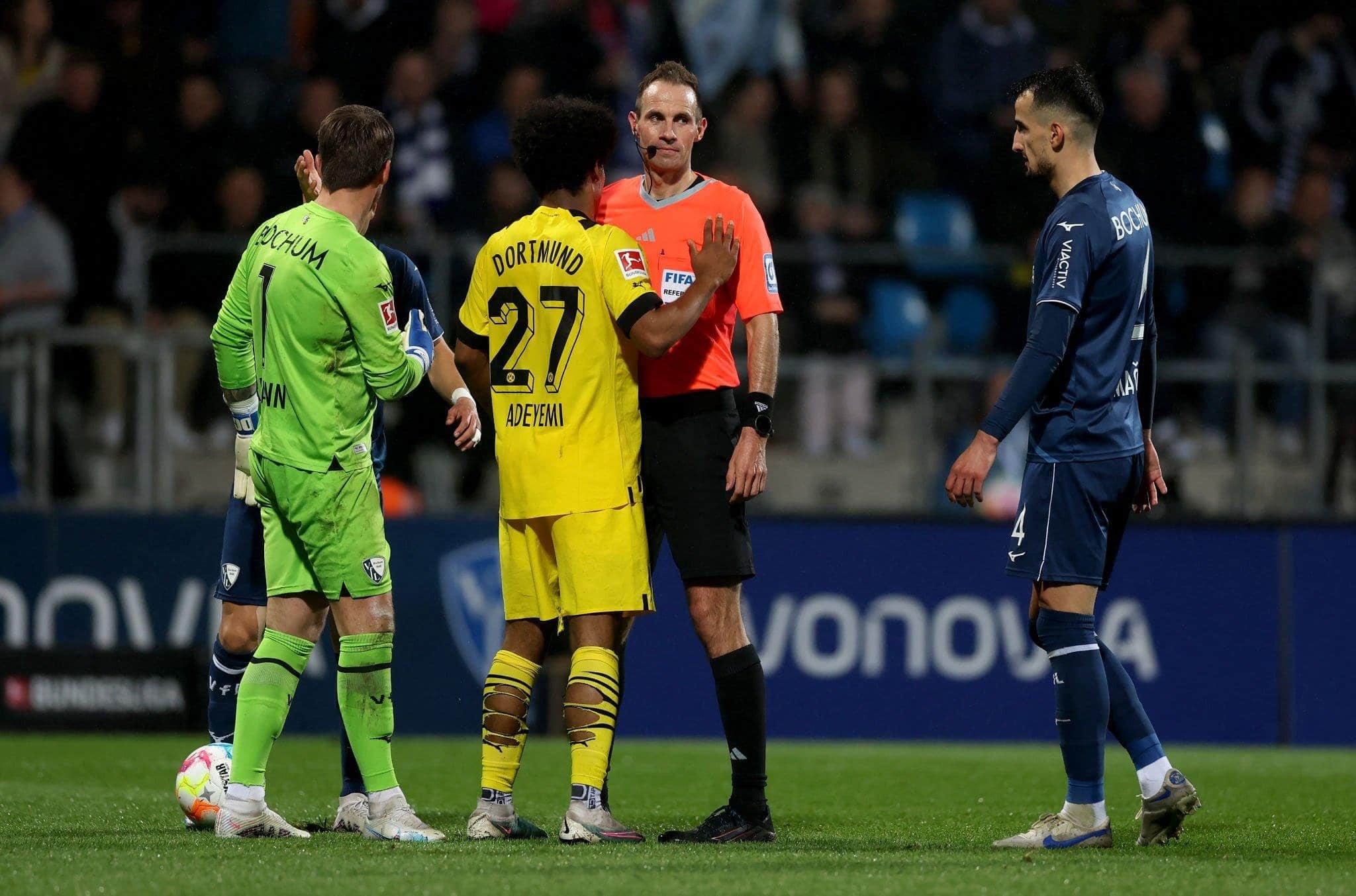 « Je suis très énervé, je me sens comme une merde », l’arbitre de Bochum-Dortmund reconnaît une énorme erreur