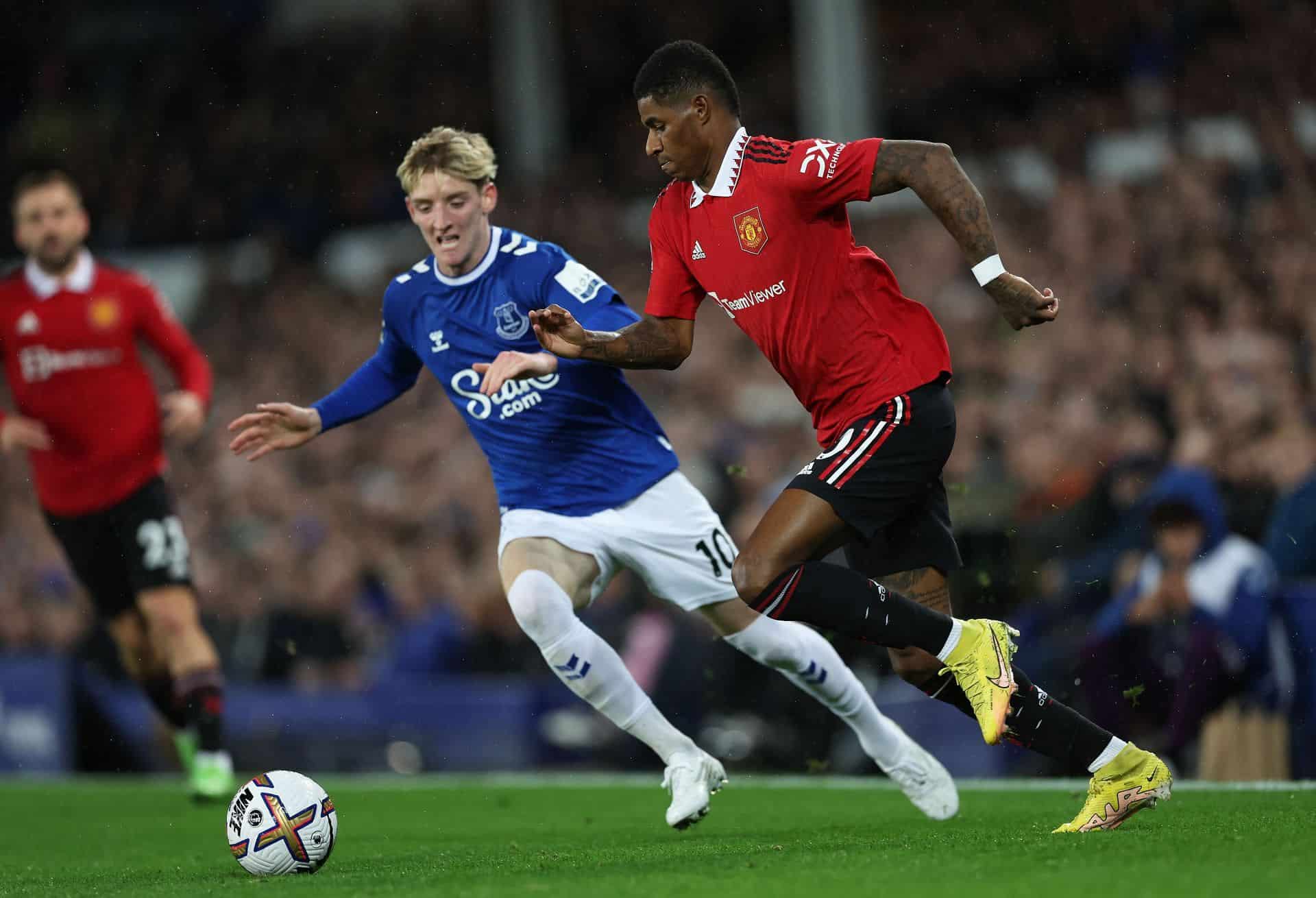 Manchester United – Everton : Les compositions officielles de départ avec Rashford et Iwobi titulaires