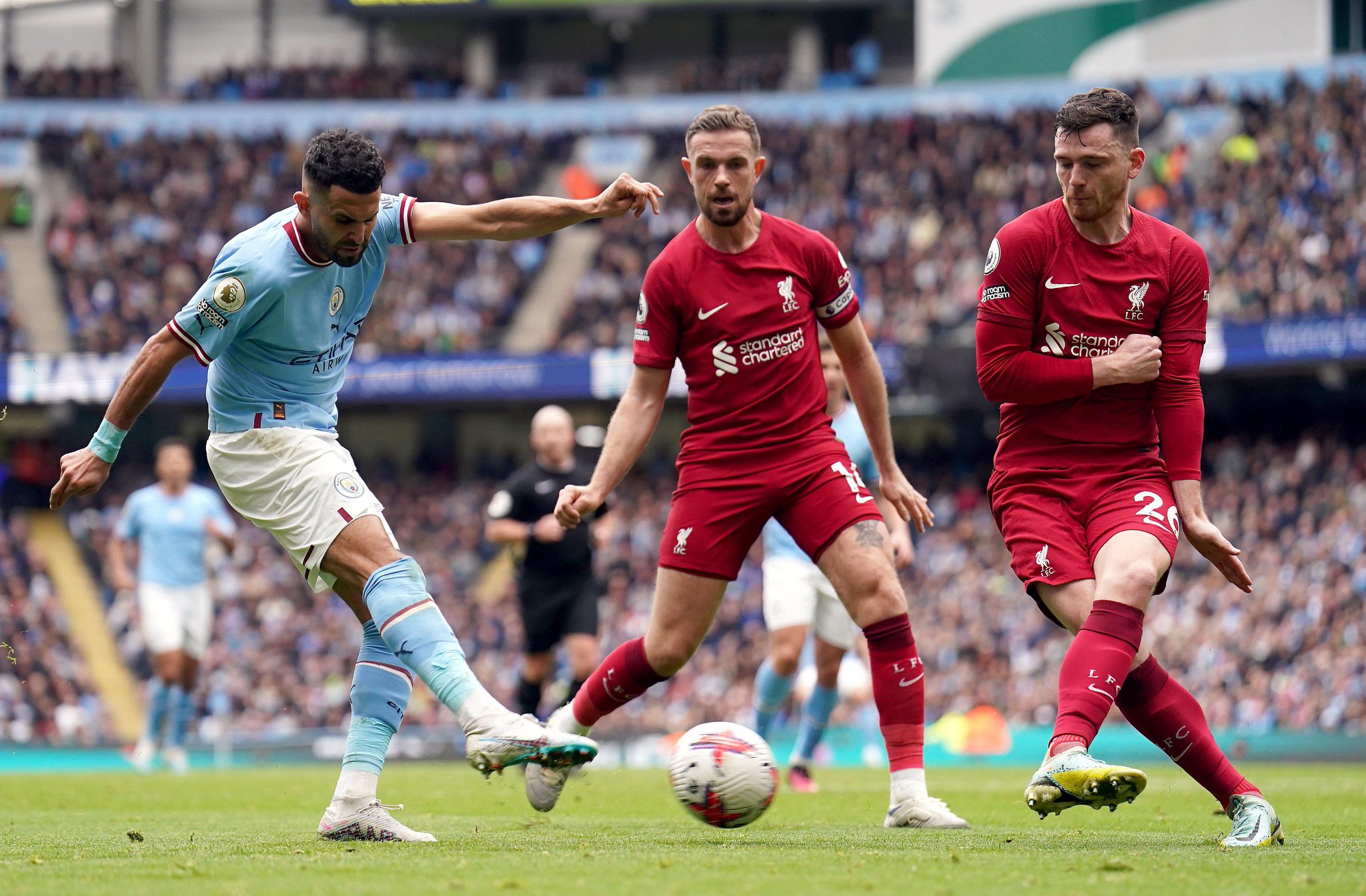 Mahrez dépasse Drogba et s’offre un record légendaire en Premier League !