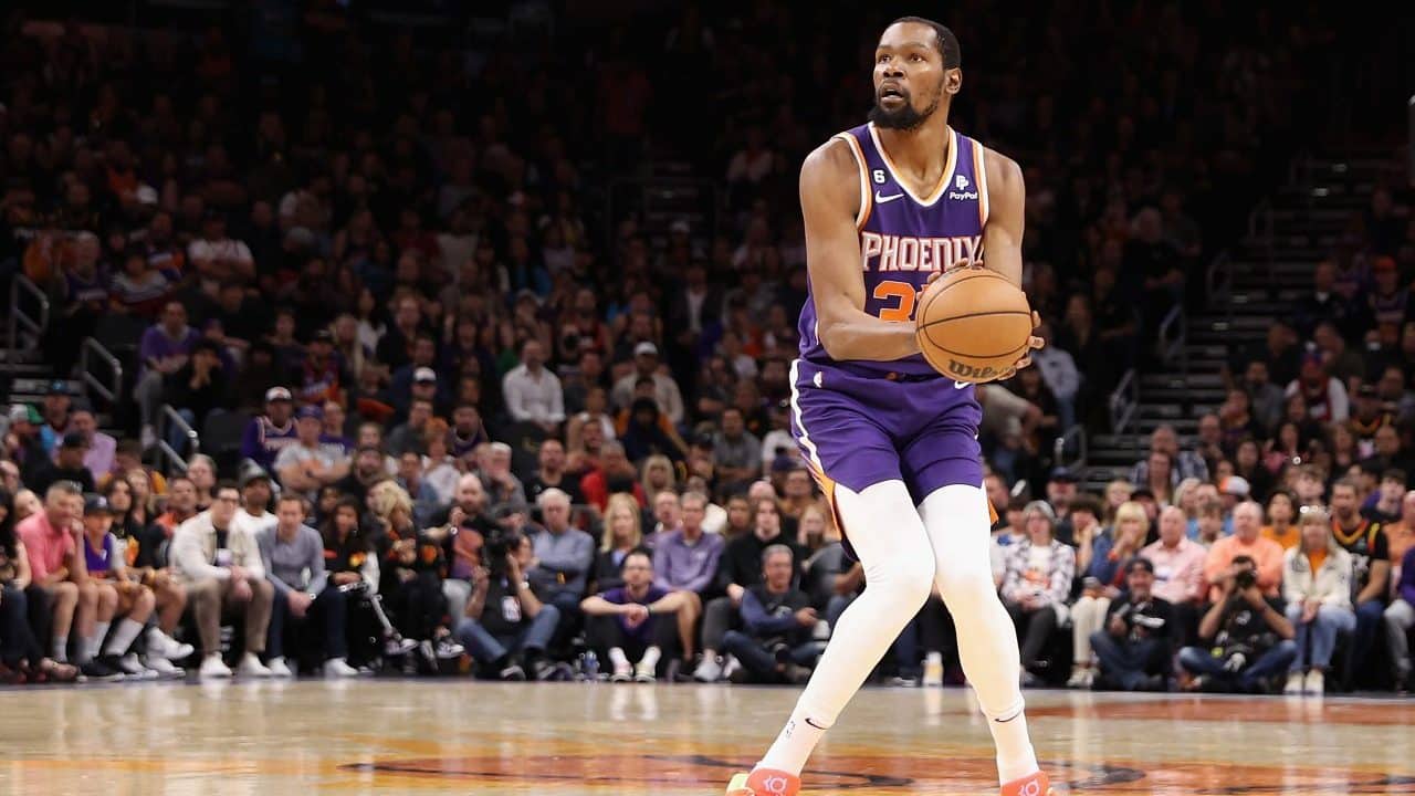 NBA : L’ailier des Suns Phoenix Kevin Durant signe un historique contrat à vie