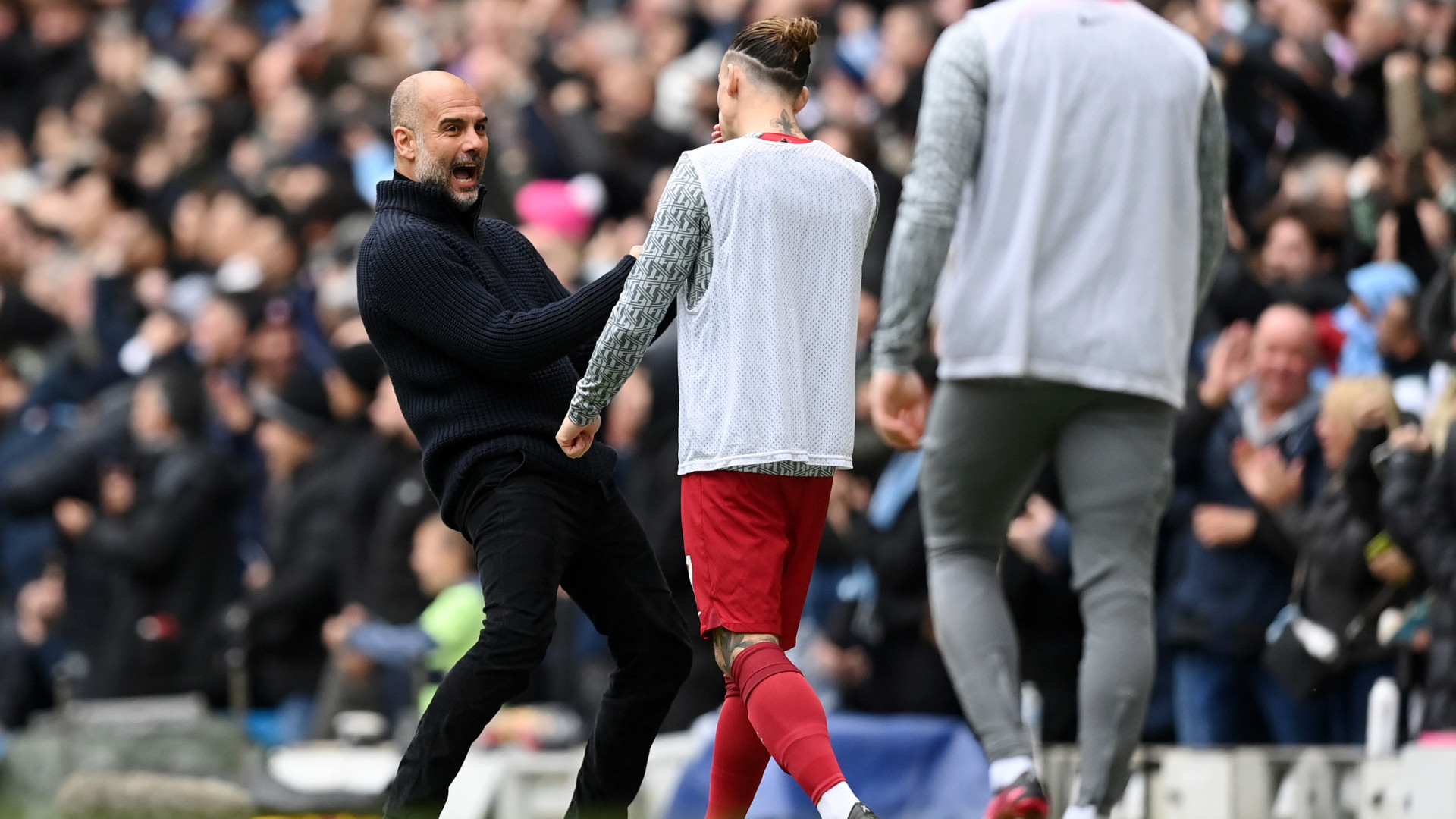 Rio Ferdinand ne comprend pas la célébration obscène de Guardiola : «Tsimikas doit le pousser»