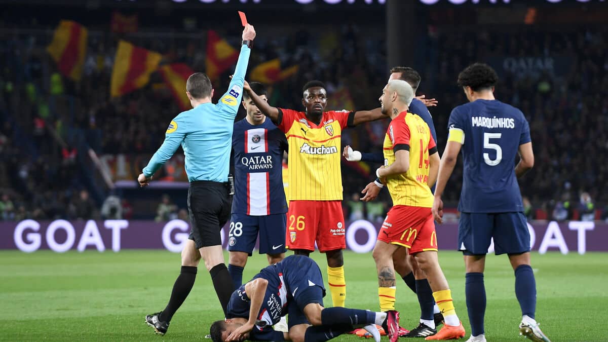 Officiel : Abdul Samed lourdement sanctionné après sa semelle sur Hakimi !