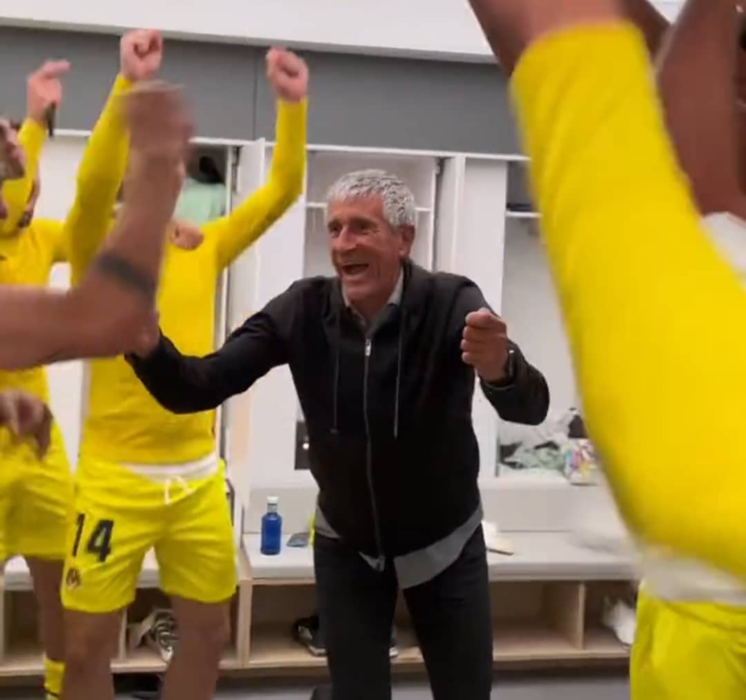 Quique Setién imite Carlo Ancelotti et explose le vestiaire après la victoire !