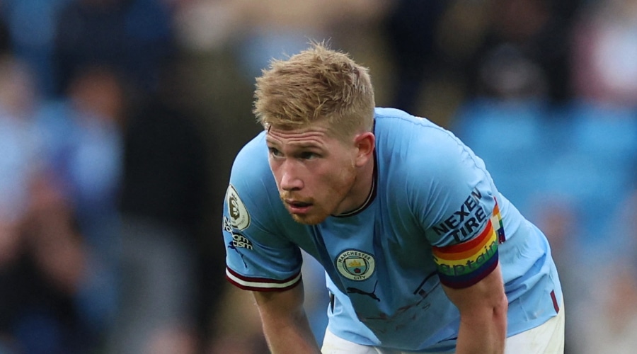 Kevin De Bruyne out, voici le meilleur milieu cette saison selon la Premier League