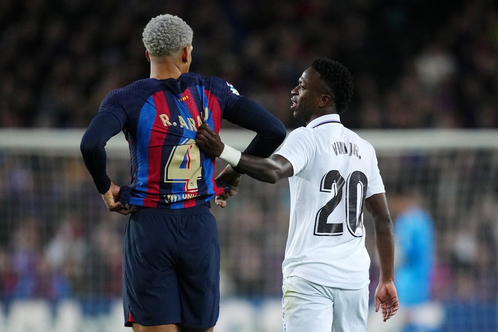 « C’est un grand joueur mais… », Araujo recadre Vinicius Jr après le Clasico