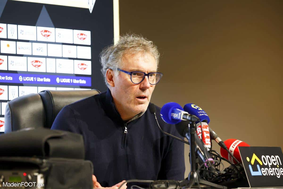 Laurent Blanc s’en prend sèchement aux supporters Lyonnais