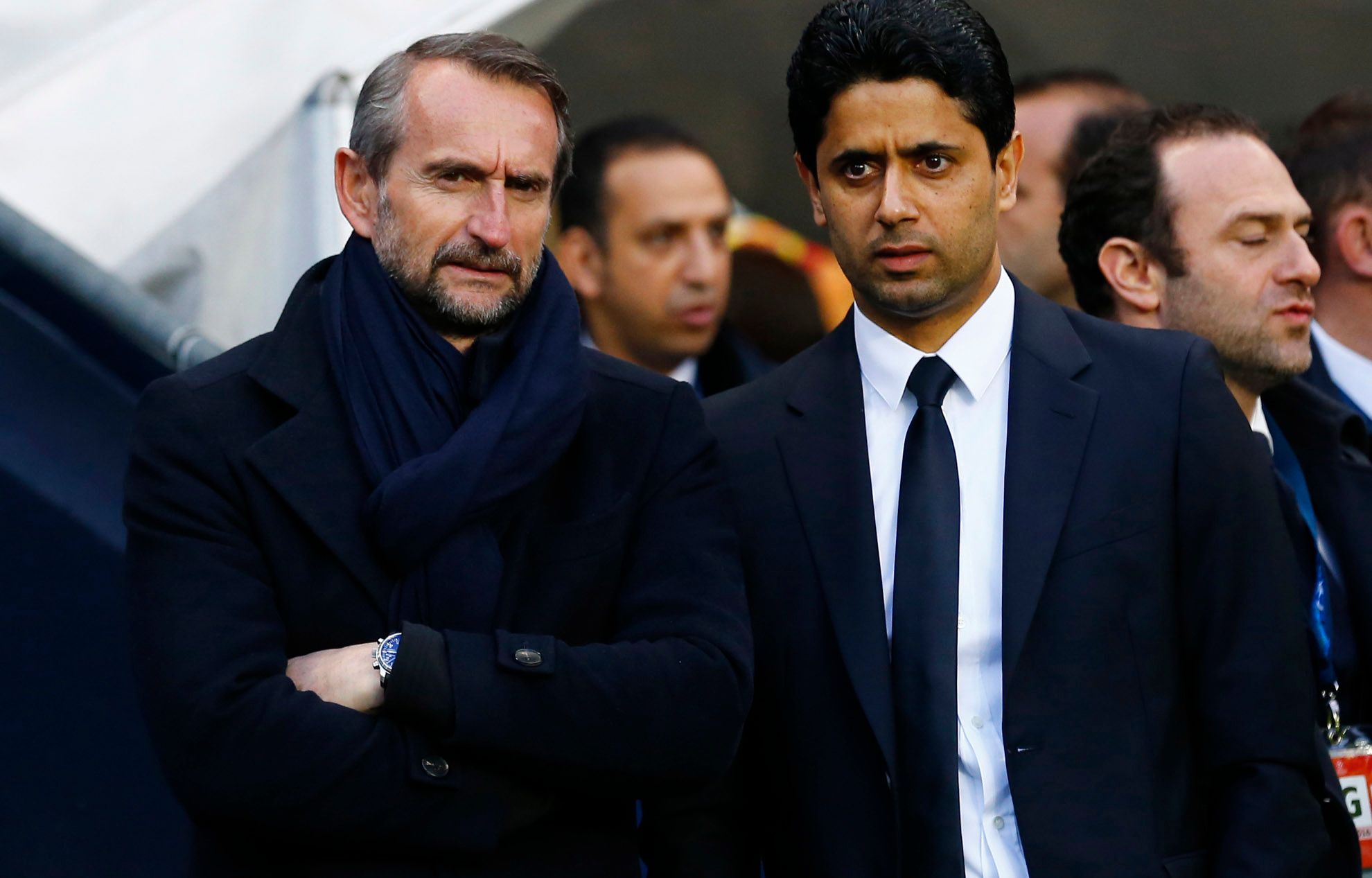 le president du psg nasser al khelaifi discute avec luis campos