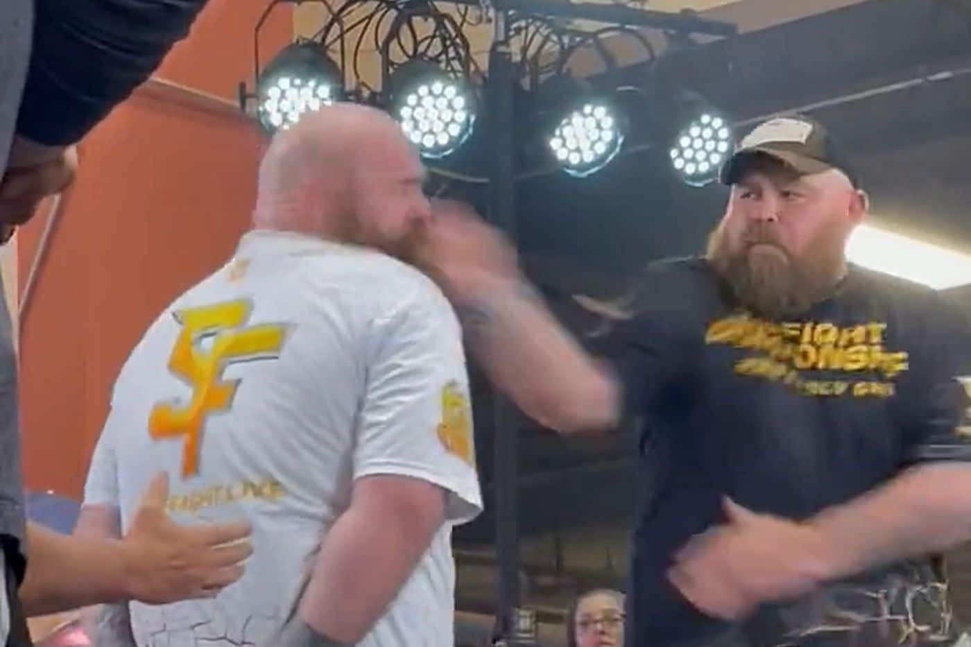 Slap Fighting : La légende du MMA Tim Sylvia met un KO dingue dans un combat de gifle !