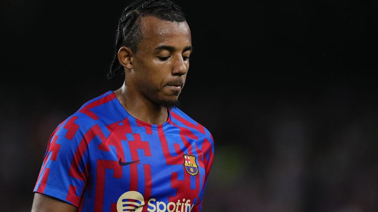 Annoncé sur le départ au Barça, Koundé se déchaîne : « Il faut que tout soit clair »