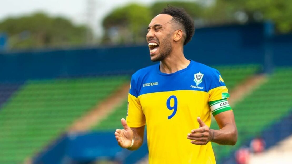 Patrice Neveu dévoile les coulisses du retour d'Aubameyang en sélection 2 Quelques mois après la CAN 2021 jouée en janvier - février 2022 au Cameroun, Aubameyang a annoncé sa retraite internationale