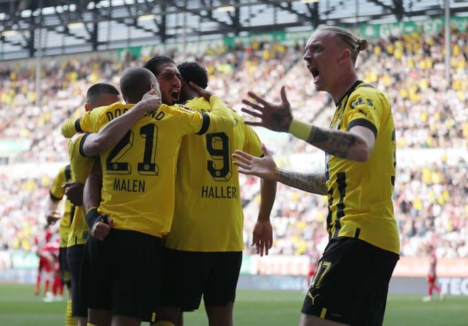 Dortmund écrase Augsburg et repasse en tête de la Bundesliga