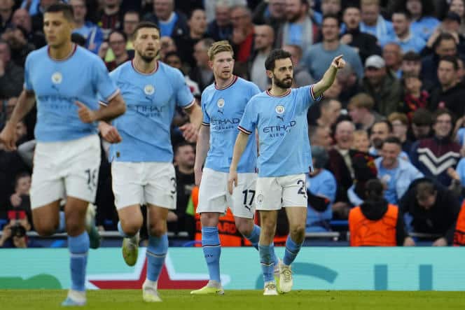 Patrice Evra a mis en garde Manchester City contre une célébration excessive.