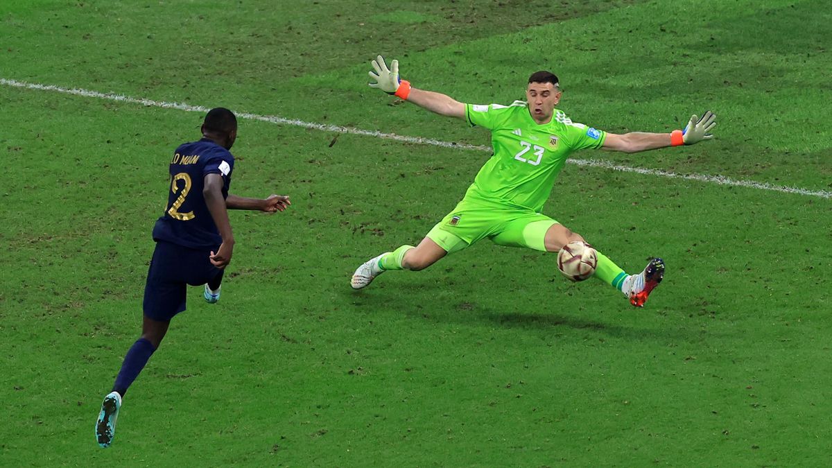 Arrêt phénoménal face à Kolo Muani en finale du Mondial, Emiliano Martinez réagit enfin