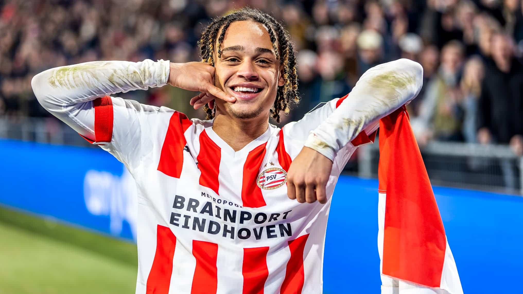 Xavi Simons celebre un but avec le PSV Eindhoven 1579401