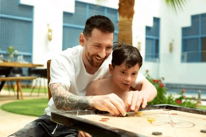 24h après la lourde défaite du PSG, Messi retrouve le sourire en Arabie Saoudite (PHOTOS) 4 image 13