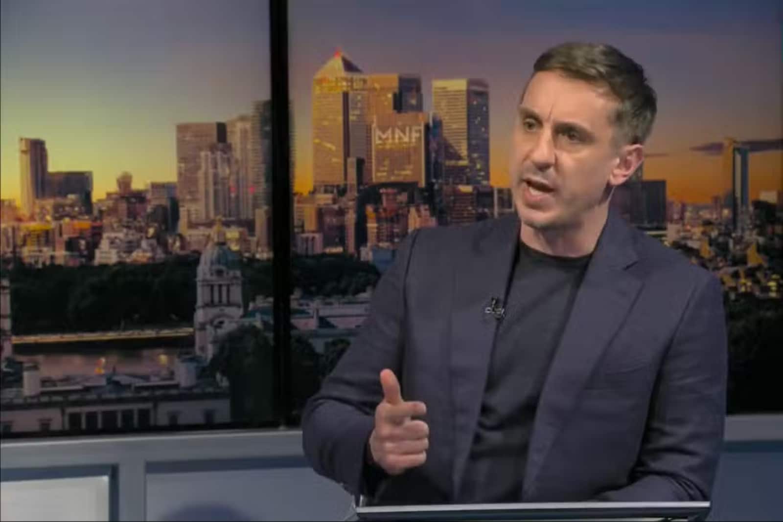 Les fans critiquent Gary Neville après qu’il ait reproché aux joueurs d’Arsenal