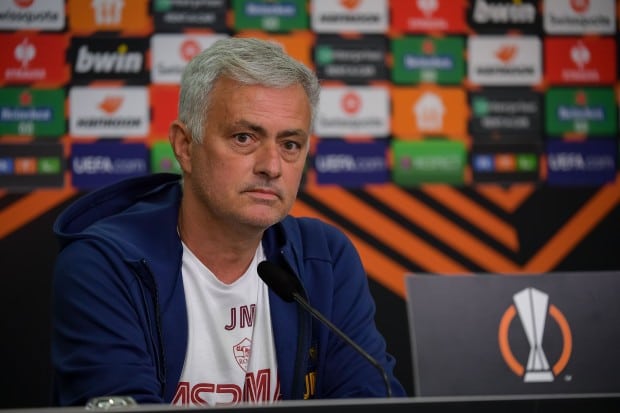 roma coach jos mourinho press 818257010