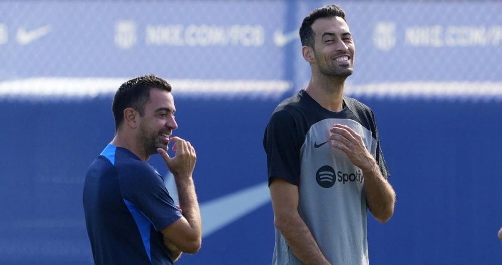 xavi y sergio busquets durante un entrenamiento del barca