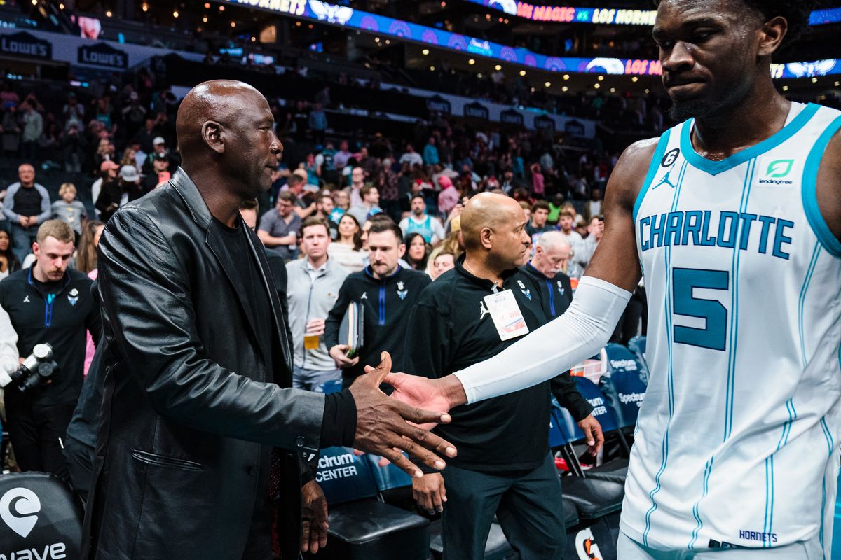 NBA : Michael Jordan vend les Charlotte Hornets après 13 ans de propriété