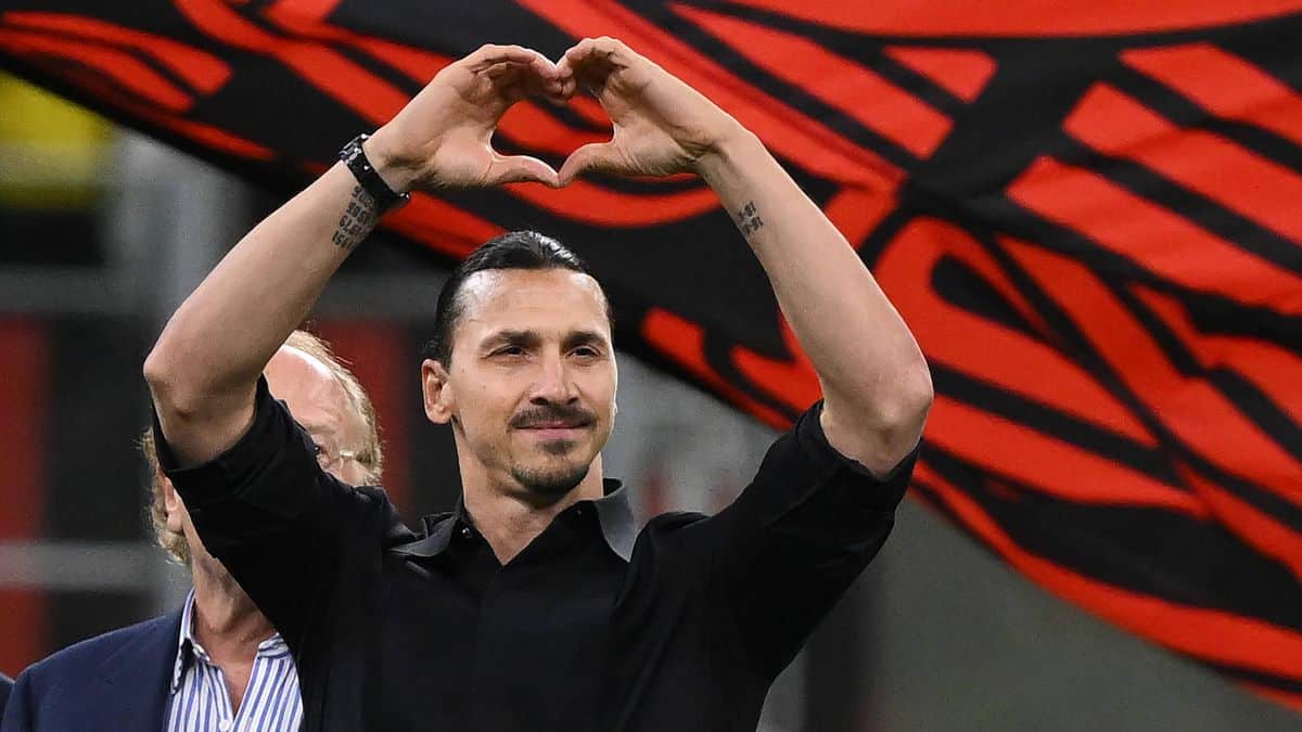 Les fans du PSG rendent un vibrant hommage à Ibrahimovic et lui offre un poste au sein club