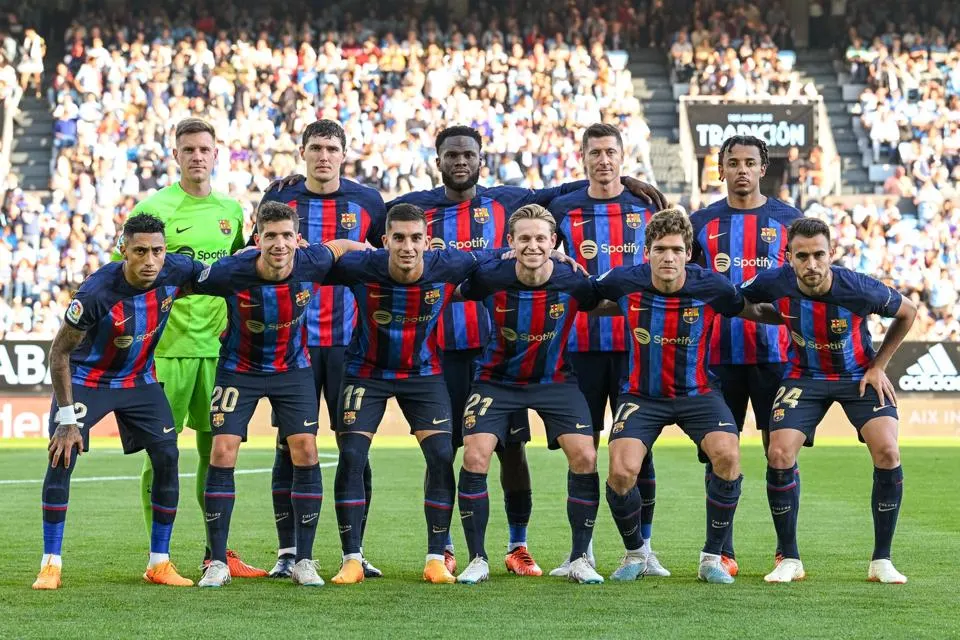 « Je ne quitterai pas le Barça cet été », un crack de Xavi rassure les fans