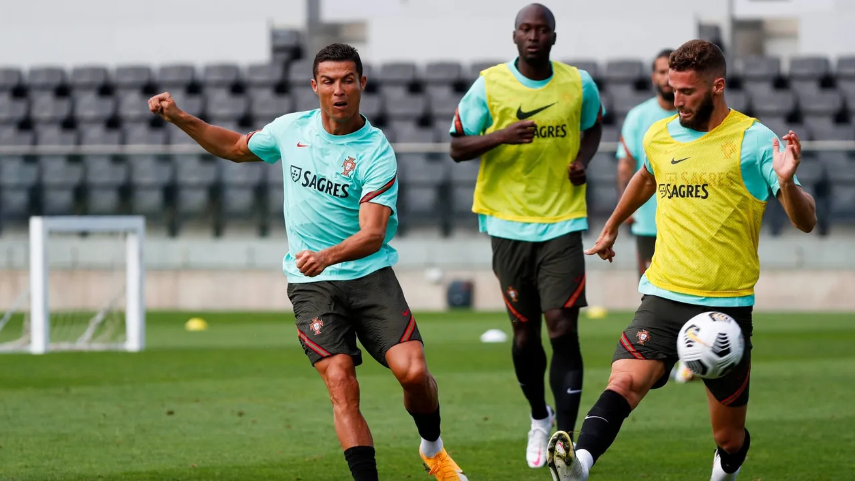 Le milieu de terrain portugais parvient à un accord pour rejoindre Ronaldo à Al-Nassr